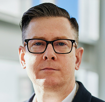 Portret Alexander Hughes - dyrektor wykonawczy i szef przedsiębiorstwa handlującego kryptowalutami